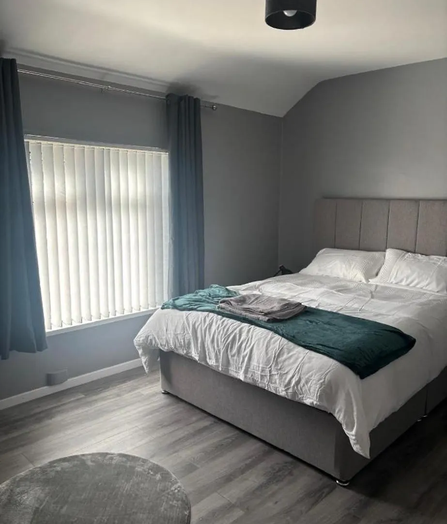 Caras Place Belfast 0*,  United Kingdom